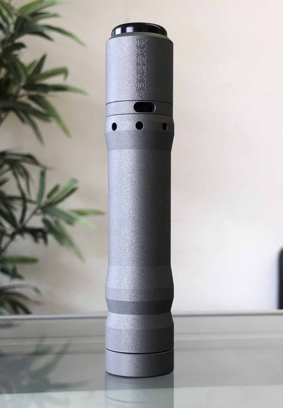 KENNEDY VAPOR - The Vindicator 21700 25mm (Mod+Tank) KENNEDY VAPOR - The Vindicator 21700 25mm (Mod+Tank)